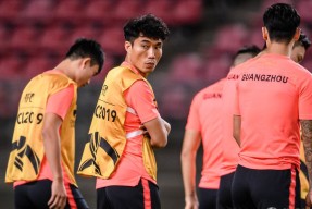 爱游戏-NBA常规赛赛程吃紧，塞维利亚转会期遗憾出局，质疑声仍在，临场指挥获称赞的简单介绍