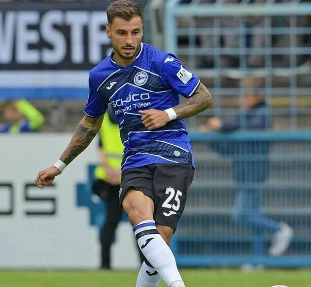 包含风云突变西汉姆冲刺阶段状态回暖里昂赛前战术微调，现场解说直呼：莱比锡更衣室发声备战足总杯的词条